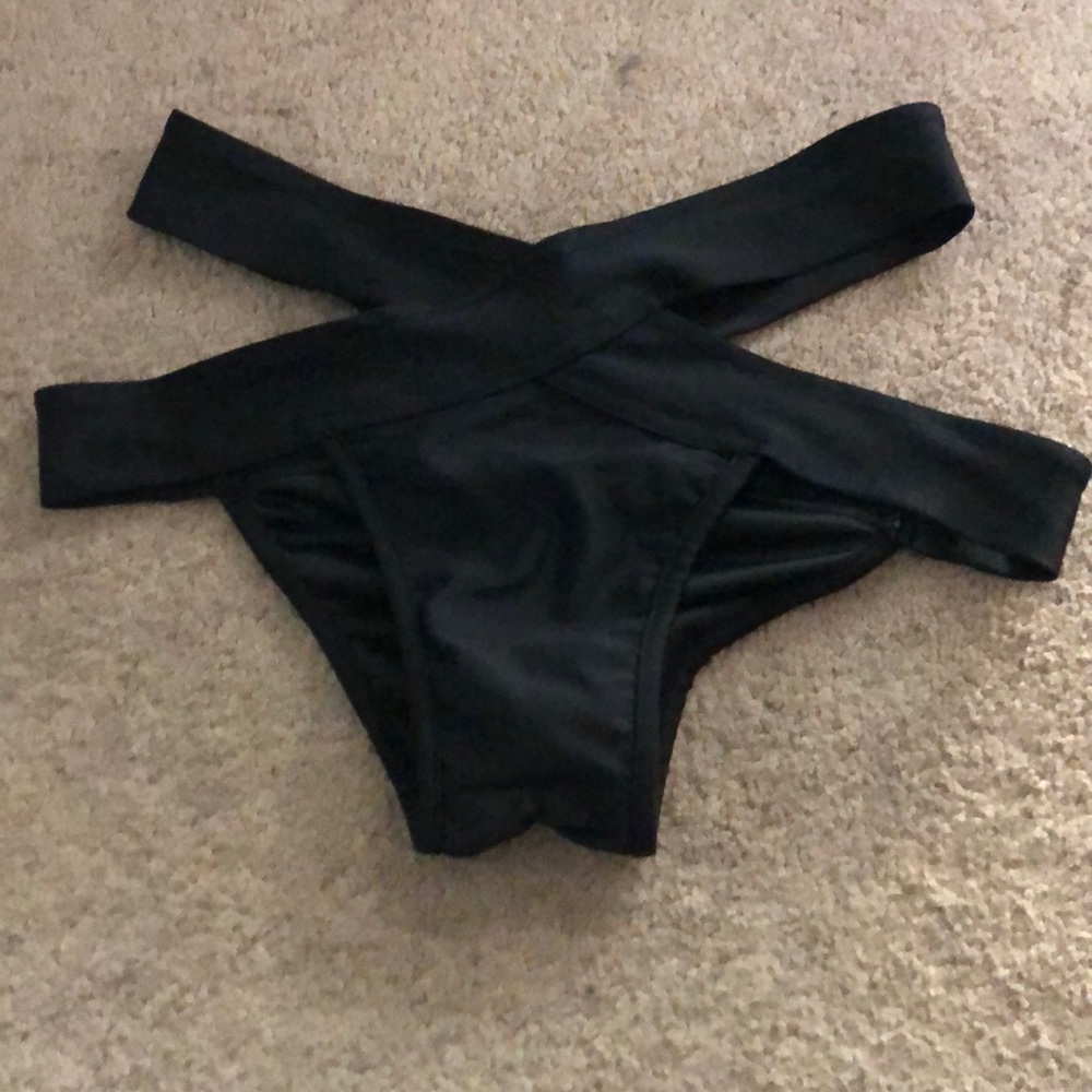 Iheartraves bottom